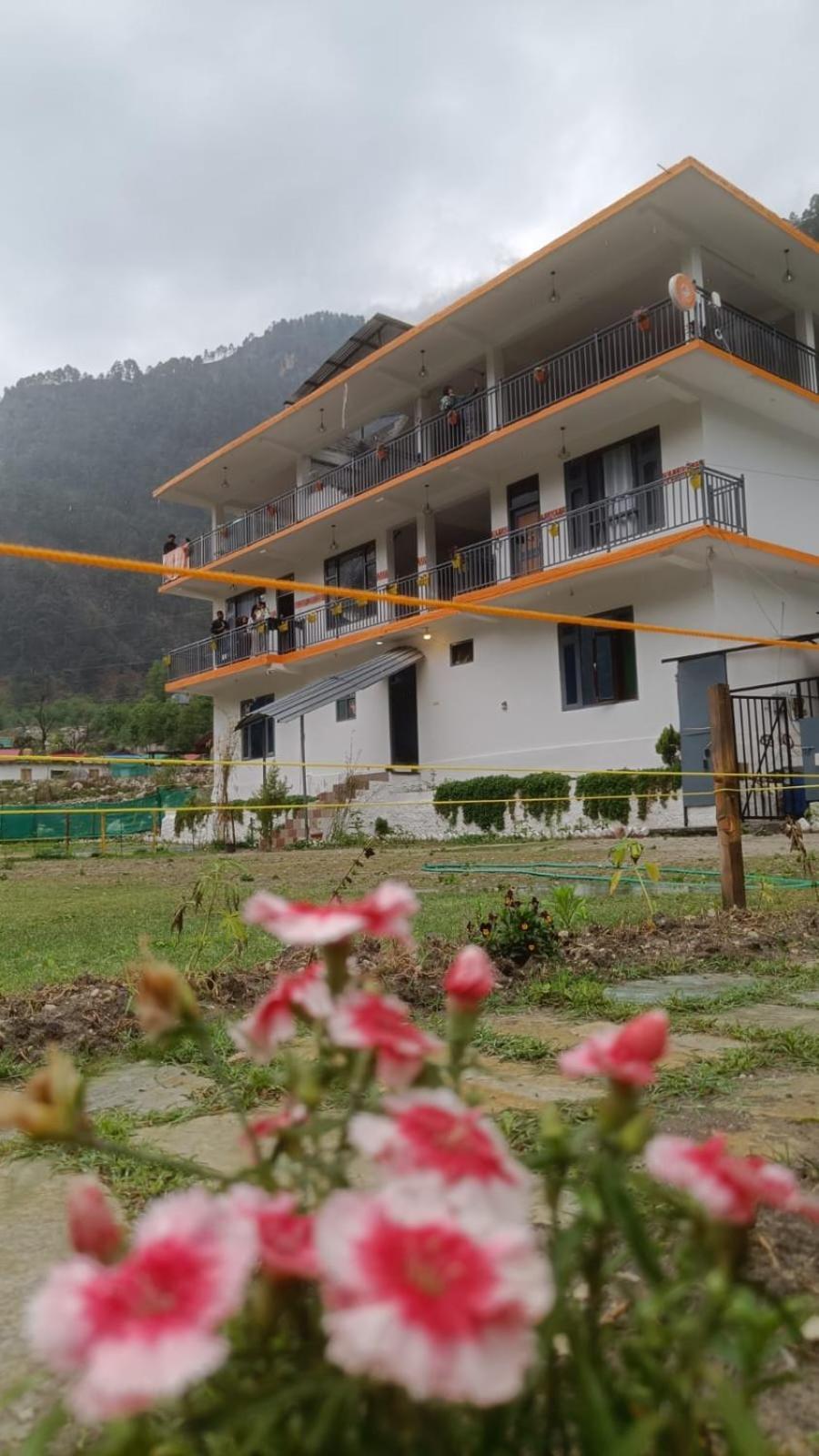 Himtrek Stay Kasol Luaran gambar