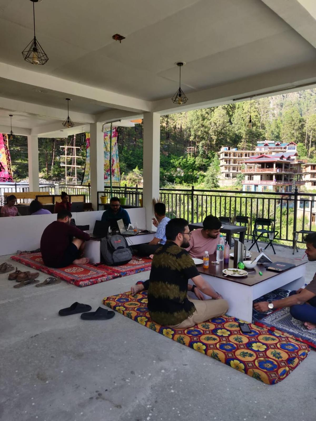 Himtrek Stay Kasol Luaran gambar