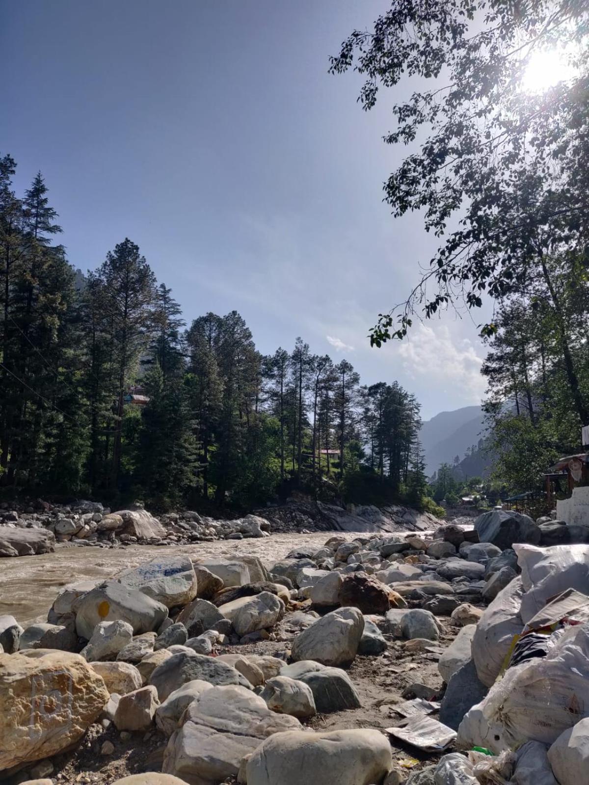 Himtrek Stay Kasol Luaran gambar