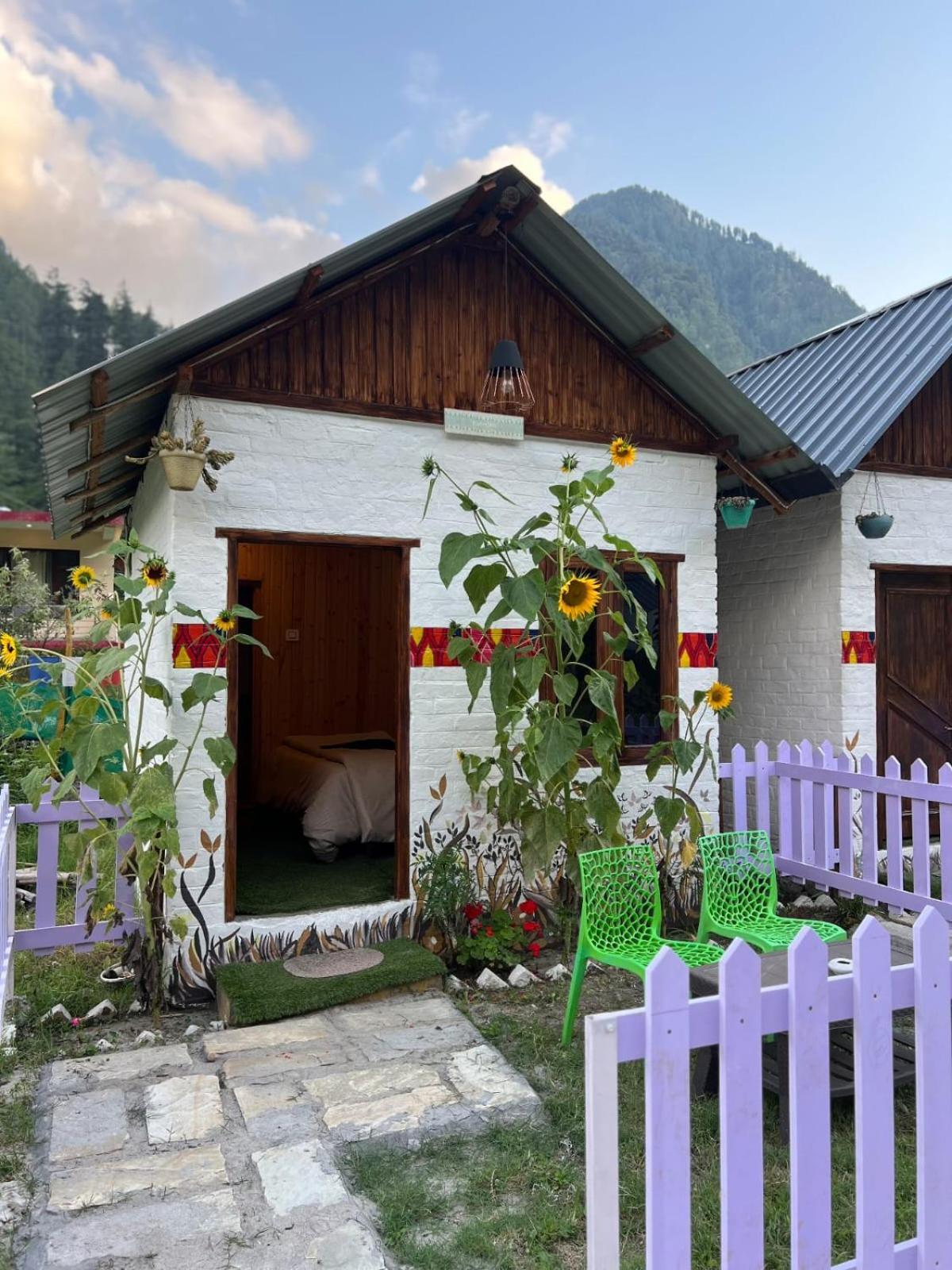 Himtrek Stay Kasol Luaran gambar