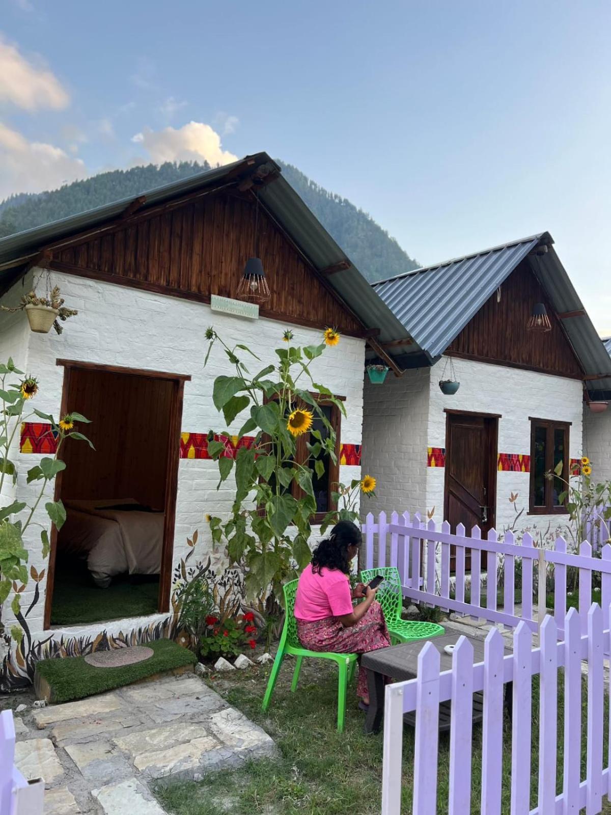 Himtrek Stay Kasol Luaran gambar