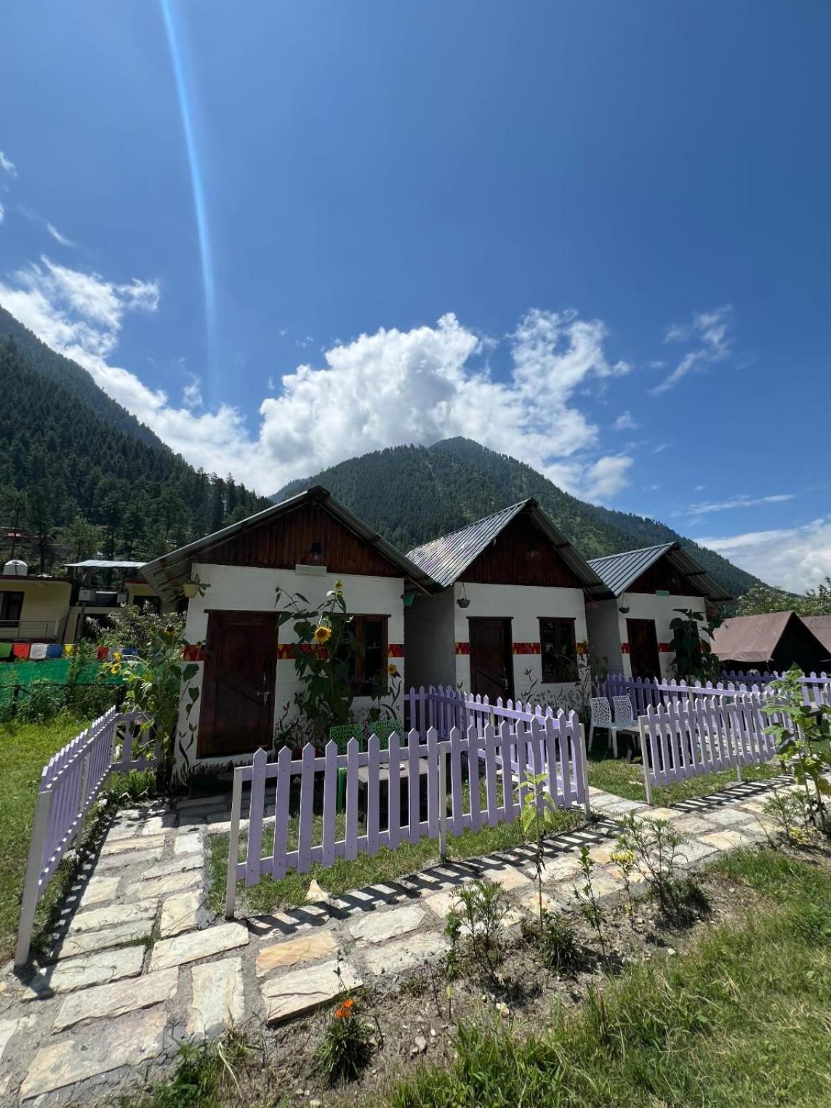 Himtrek Stay Kasol Luaran gambar