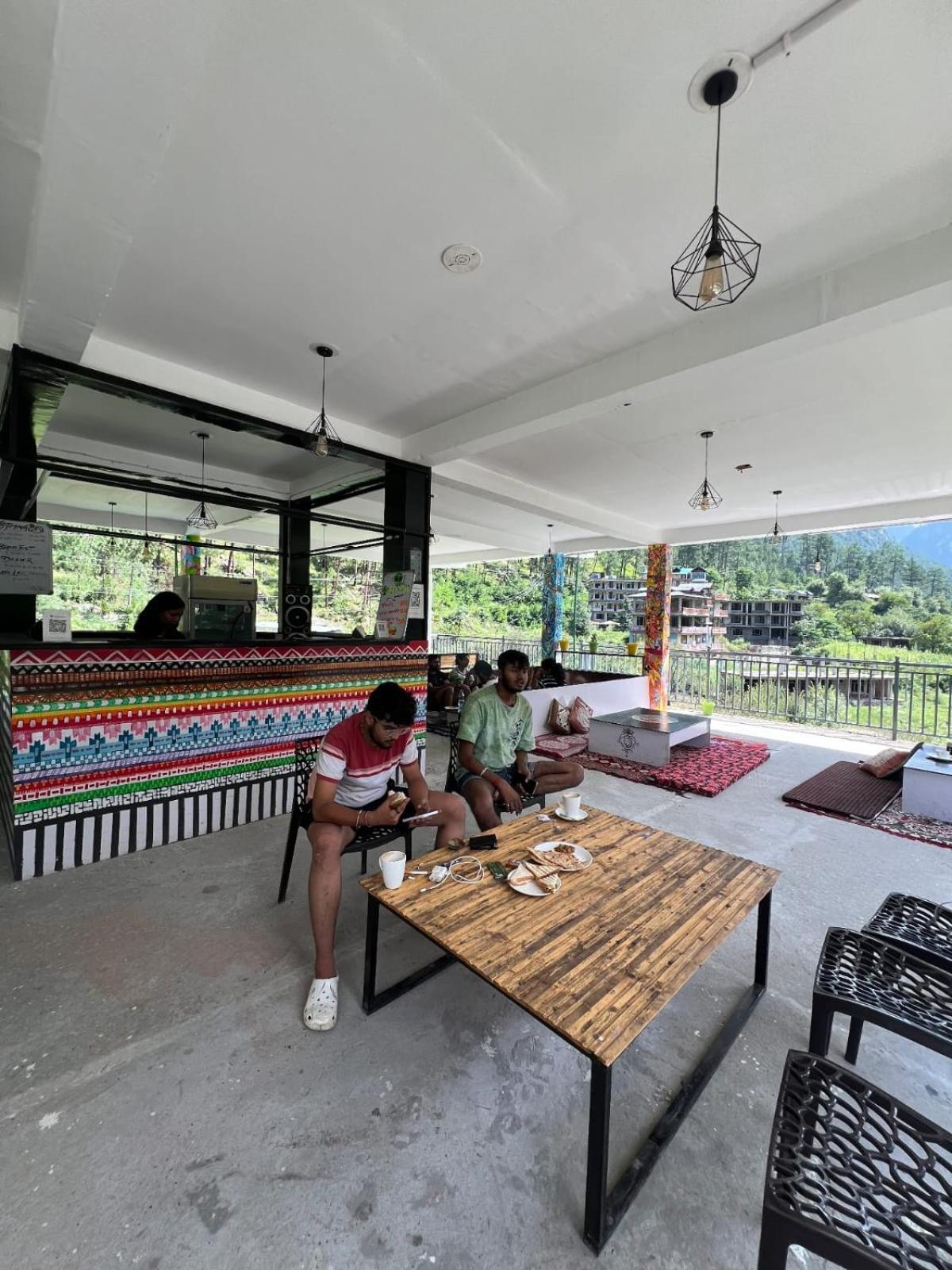 Himtrek Stay Kasol Luaran gambar