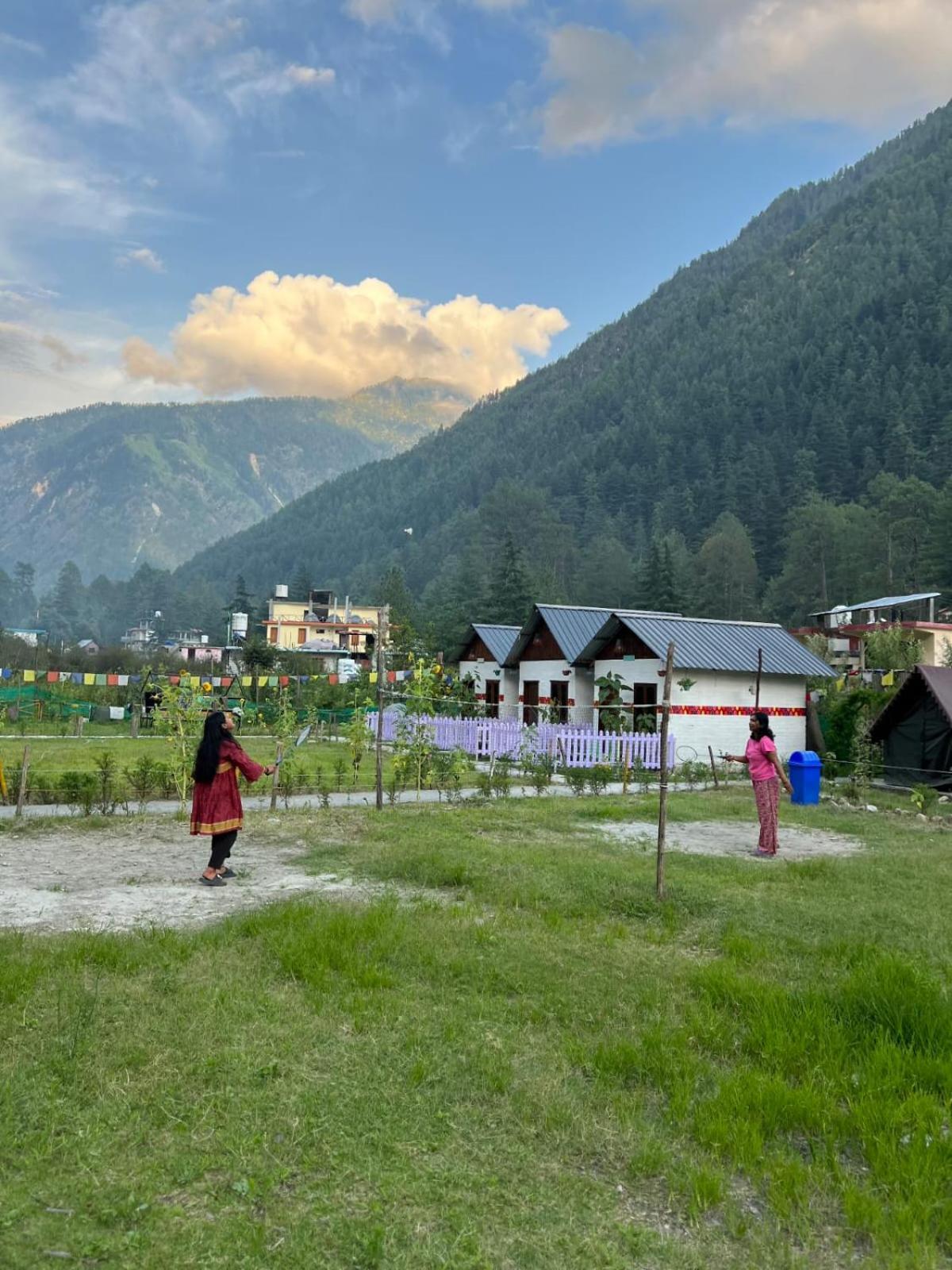 Himtrek Stay Kasol Luaran gambar