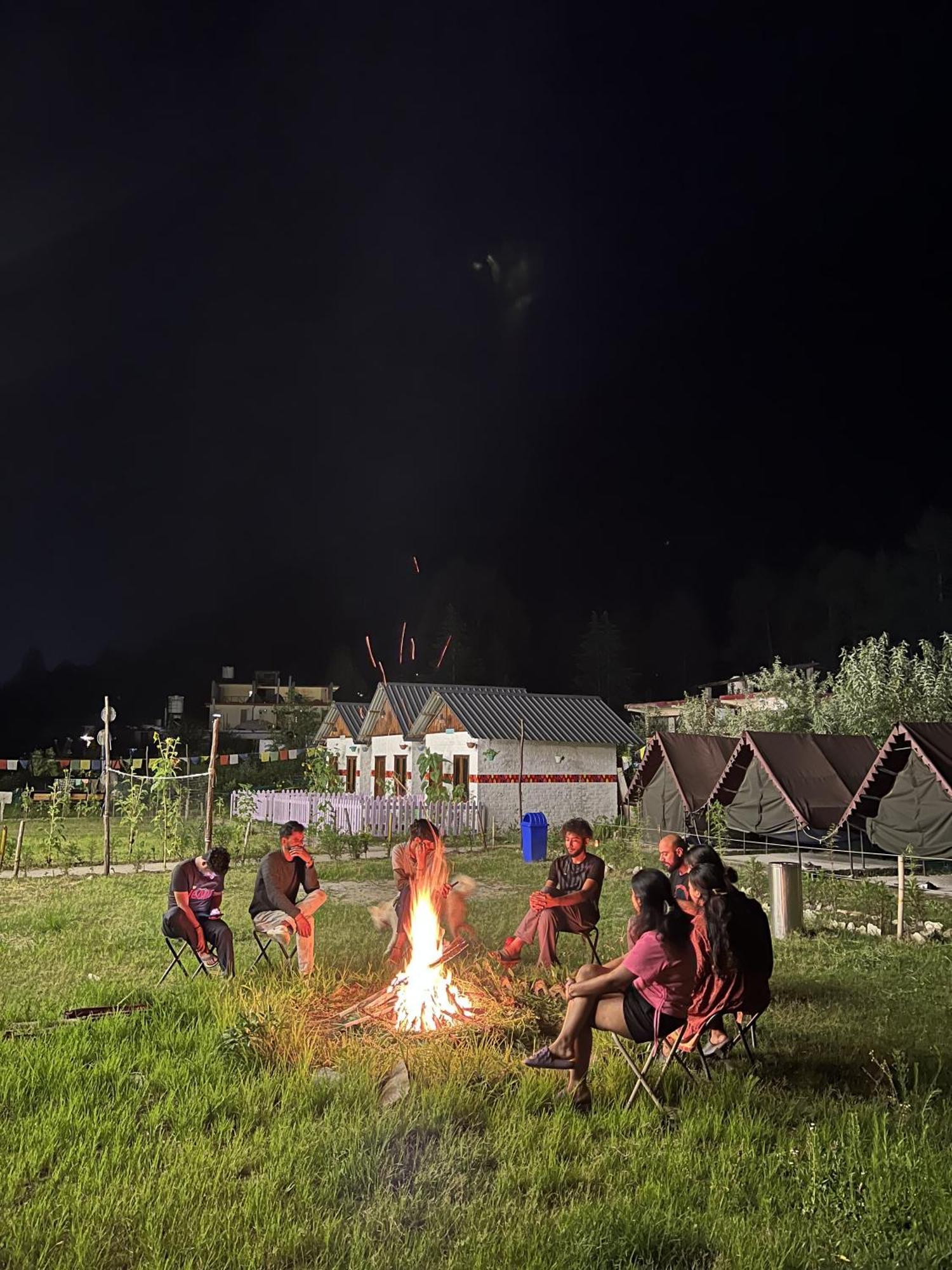 Himtrek Stay Kasol Luaran gambar